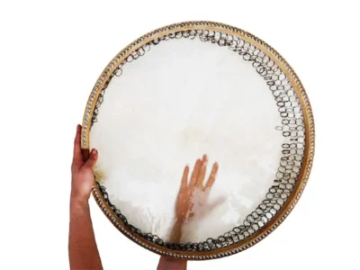 نوازنده ساز کوبه ای دف