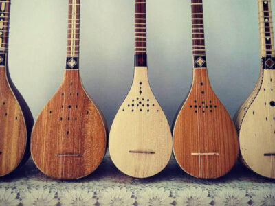 نوازنده سه تار